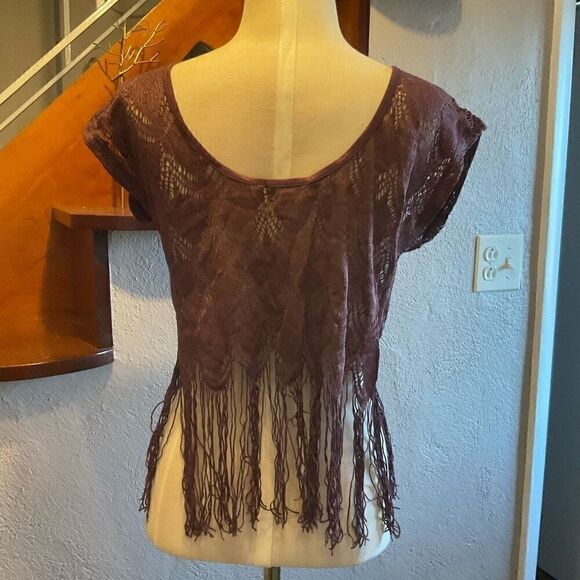 Kirra Womens Sheer Lace V Neck Cap Sleeves Fringe Hem Top Burgundy Size S / XS - Picture 4 of 7